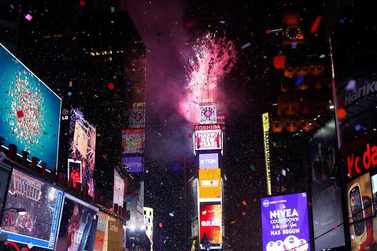 2013-01-01T064308Z-01-JL466-RTRMDNP-3-NEWYEARS-TIMESSQUARE-JPG9215012801803374516