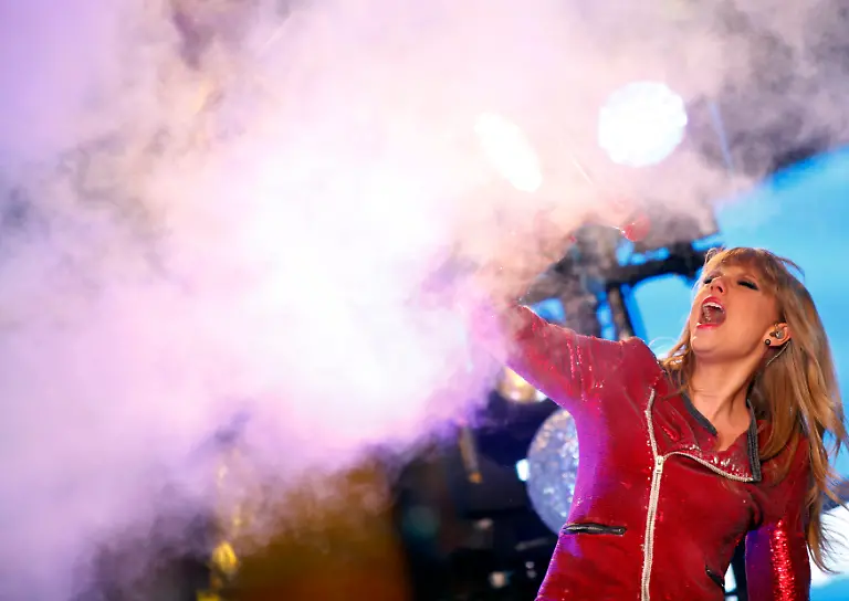 2013-01-01T065312Z-01-JL458-RTRMDNP-3-NEWYEARS-TIMESSQUARE-JPG233009224469021945