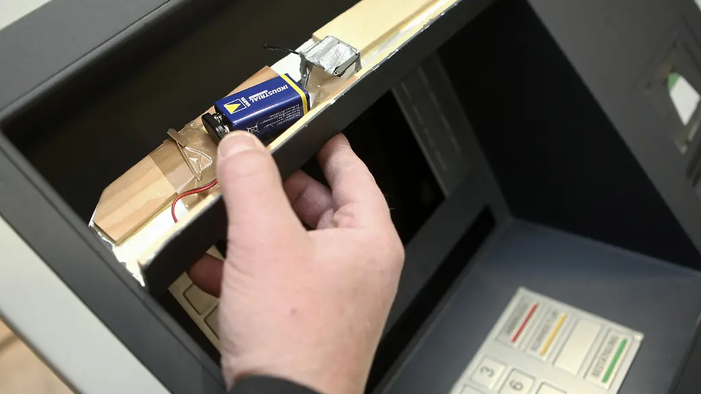 392t0244-jpg7656472359356264480