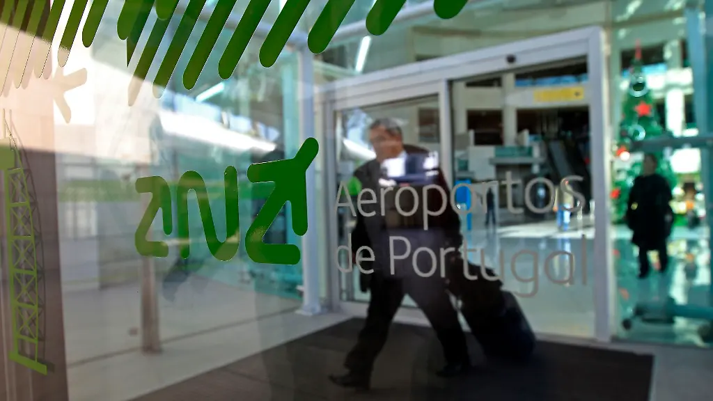 2012-12-26T202901Z-01-JMR07-RTRMDNP-3-PORTUGAL-JPG502609502703462558