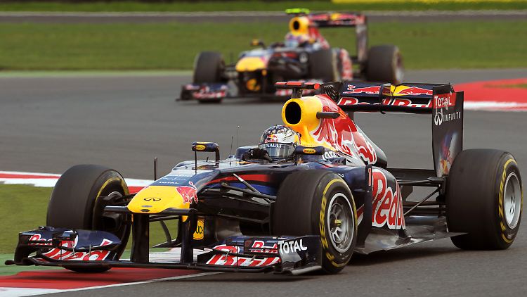 Teaminterner Kampf: Sebastian Vettel vor Red-Bull-Kollege Mark Webber.