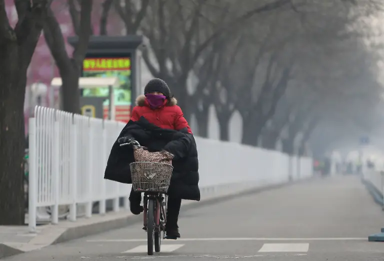 2012-12-19T085954Z-01-PEK301-RTRMDNP-3-CHINA-POLLUTION-JPG5397954145058450380