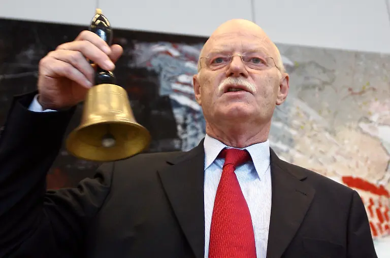 DI10290-20121219-jpg4857509256989882364