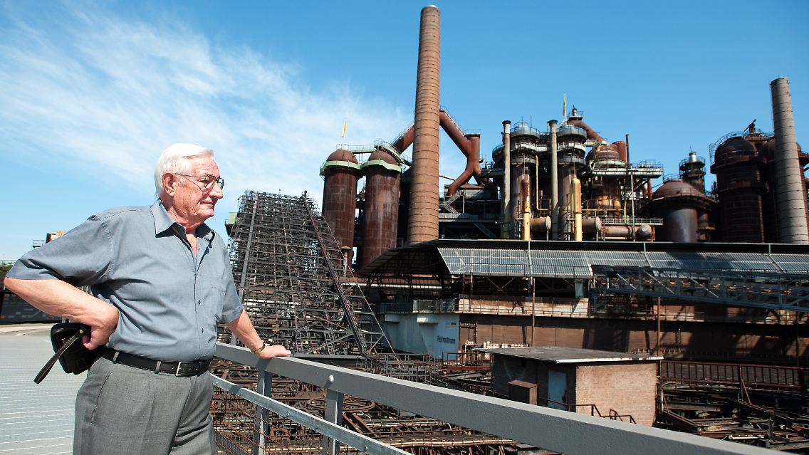 Manfred Baumgärtner vor der Völklinger Hütte, wo er ...