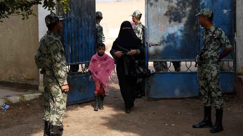 DAB0546-20121215-jpg2476886173395619424