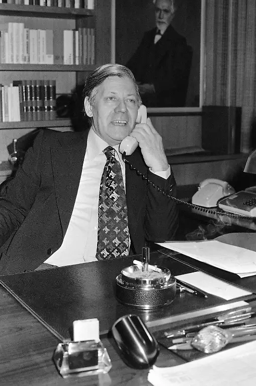 Schmidt-telefoniert-Carter