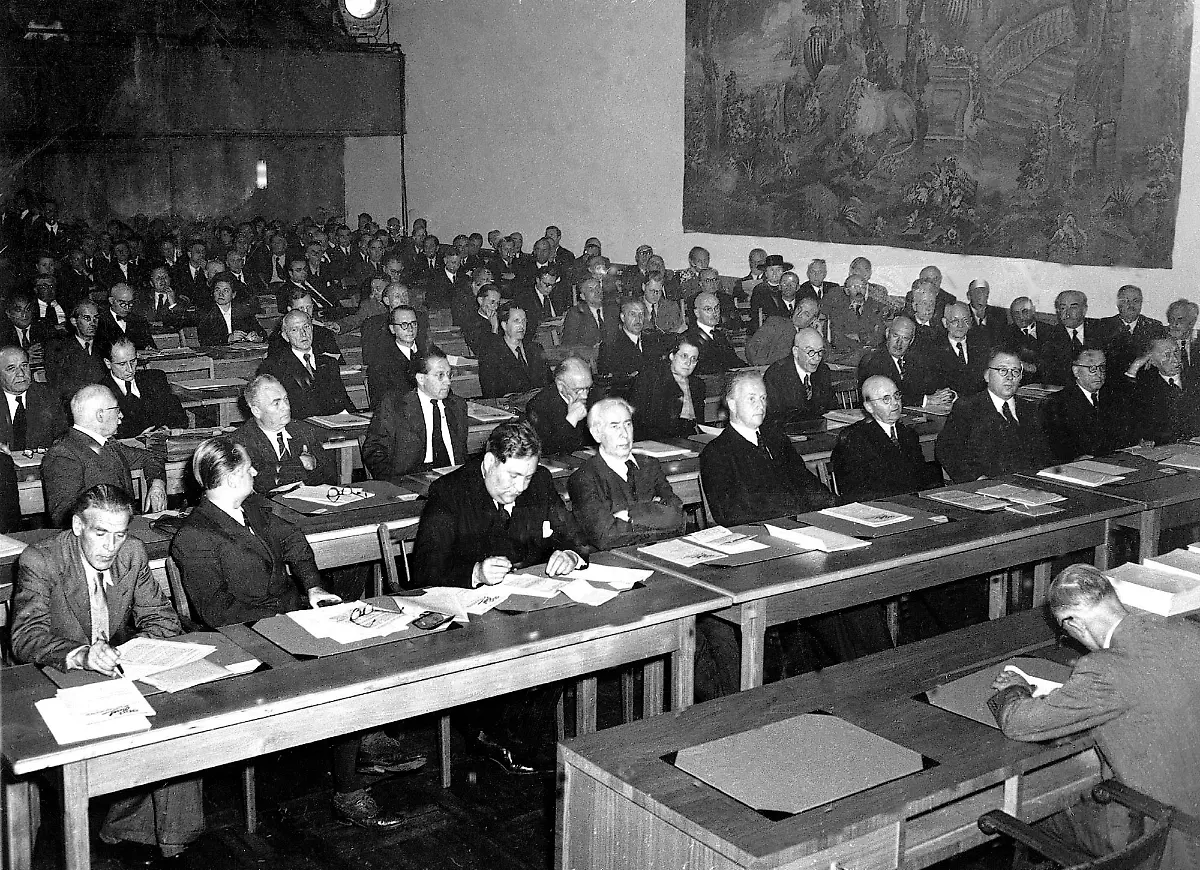 Schmidt-Parlamentarischer-Rat-1948