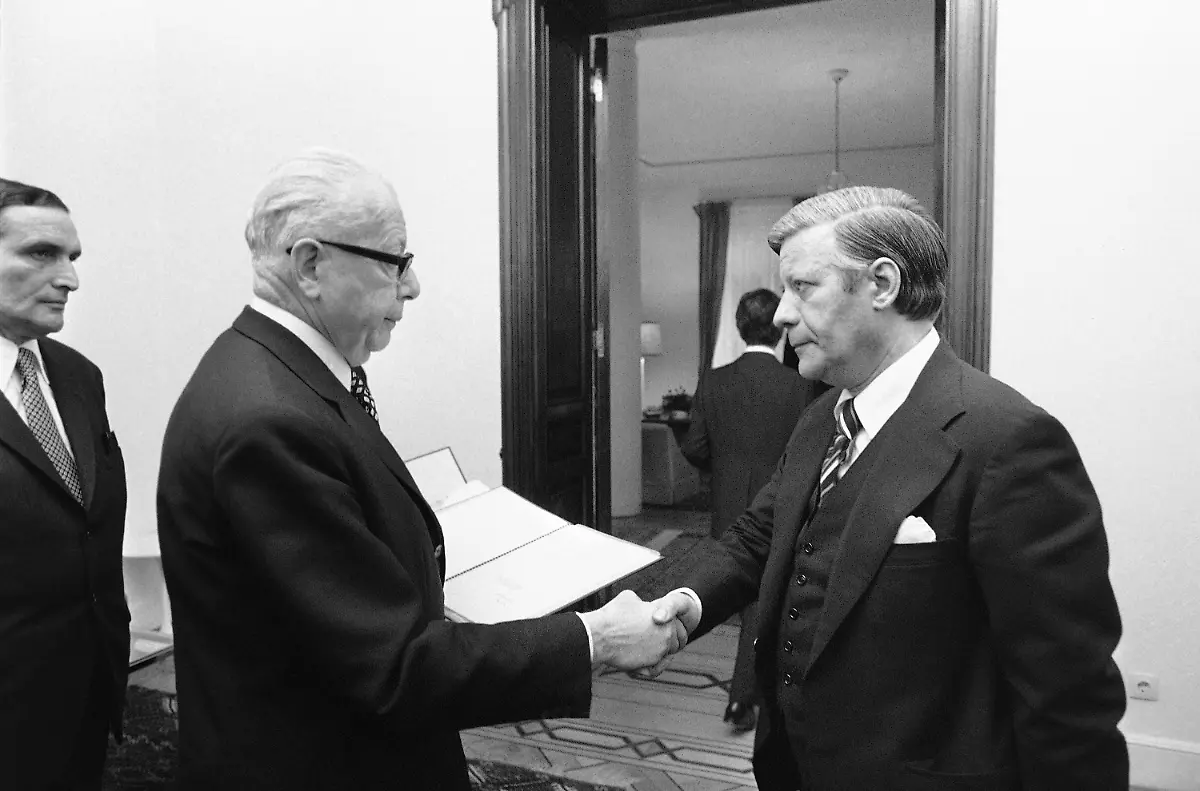 Schmidt-Heinemann-070574