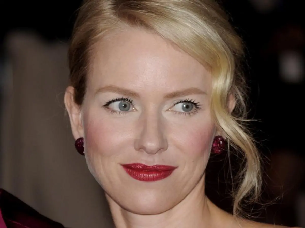 Naomi-Watts-scheut-das-nasse-Element
