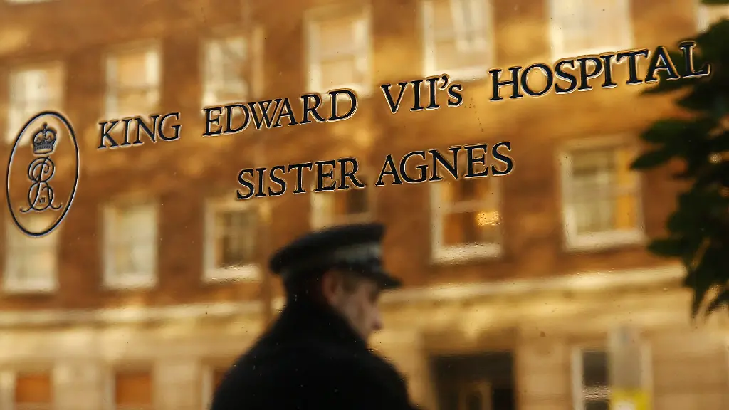 Polizisten-vor-dem-Koenig-Edward-VII-Krankenhaus