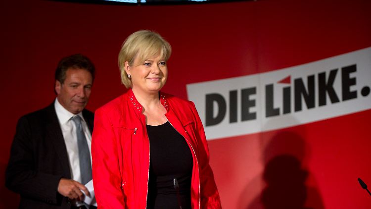 Eine andere Gesellschaft bleibt möglich? Die Parteichefs Ernst und Lötzsch bei der Vorstellung des Programms.