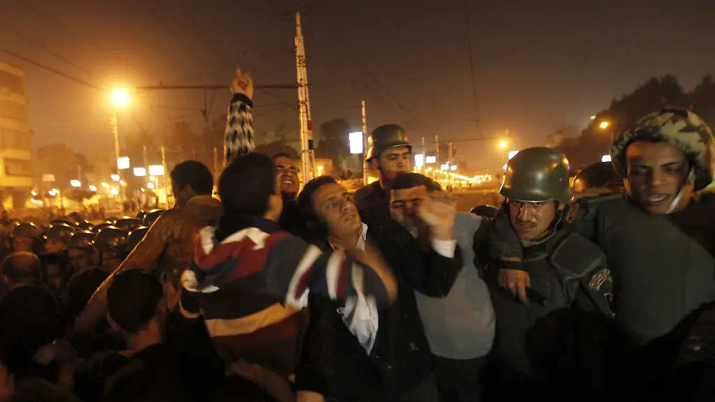 2012-12-06T233522Z-01-AMR03-RTRMDNP-3-EGYPT-POLITICS-JPG5483778224441281838