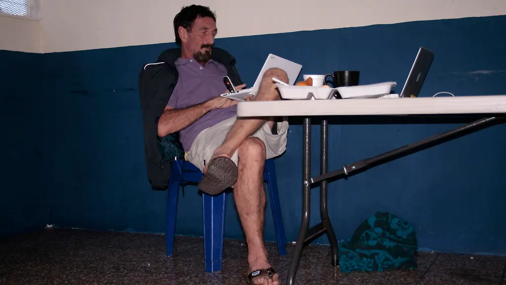 2012-12-06T193459Z-01-JDL04-RTRMDNP-3-BELIZE-MCAFEE-ARREST-JPG7532311749840979586