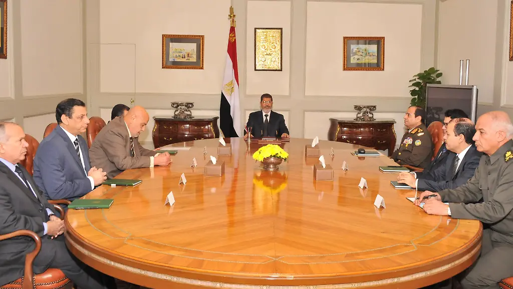2012-12-06T130542Z-01-SIN700-RTRMDNP-3-EGYPT-POLITICS-MEETING-JPG8768908771598178560