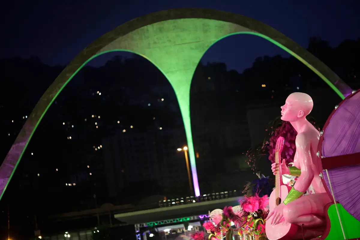 DAB0217-20121206-jpg2477304157944448441