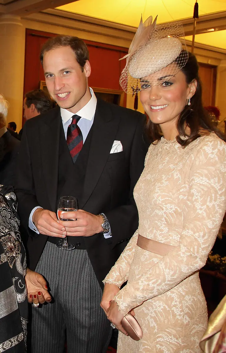 2012-12-03T165604Z-01-CLH129-RTRMDNP-3-BRITAIN-ROYAL-PREGNANCY-JPG2640701694297675104