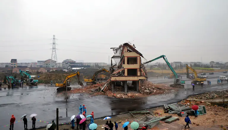 2012-12-01T094532Z-01-PEK03-RTRMDNP-3-CHINA-JPG4298756175035170709