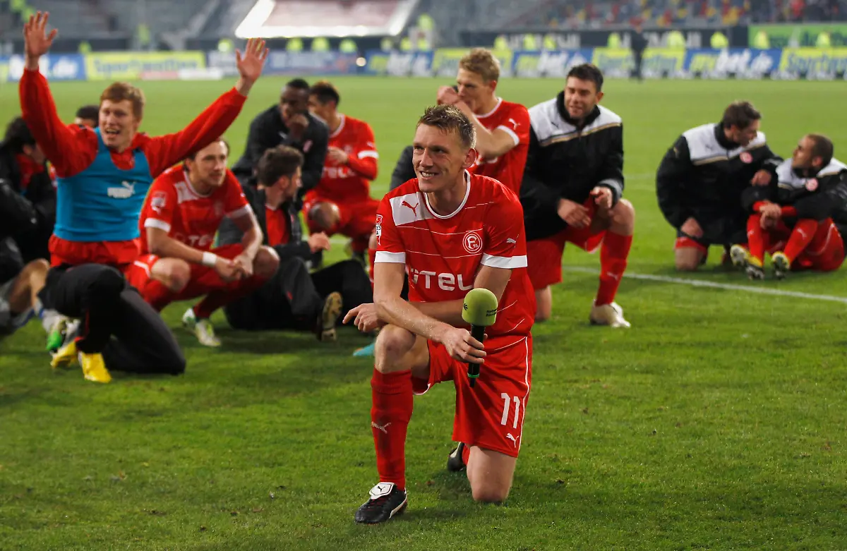 2012-11-30T214812Z-01-INA122-RTRMDNP-3-SOCCER-GERMANY-JPG3805680552399680780