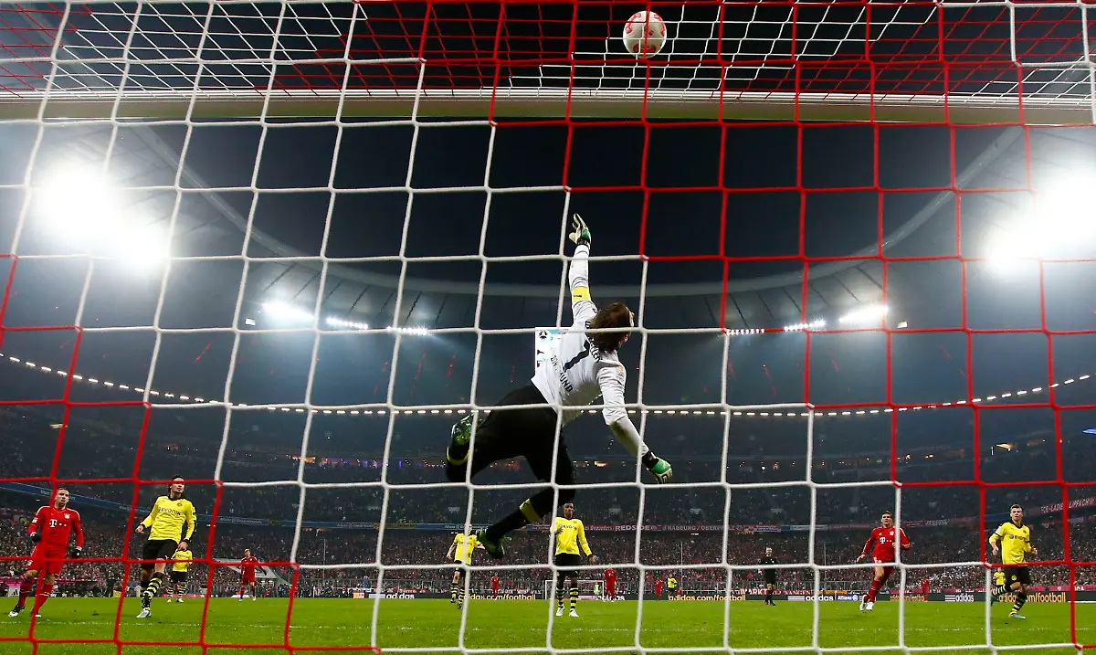 2012-12-01T195257Z-01-KAI29-RTRMDNP-3-SOCCER-GERMANY-JPG7199953363643184807