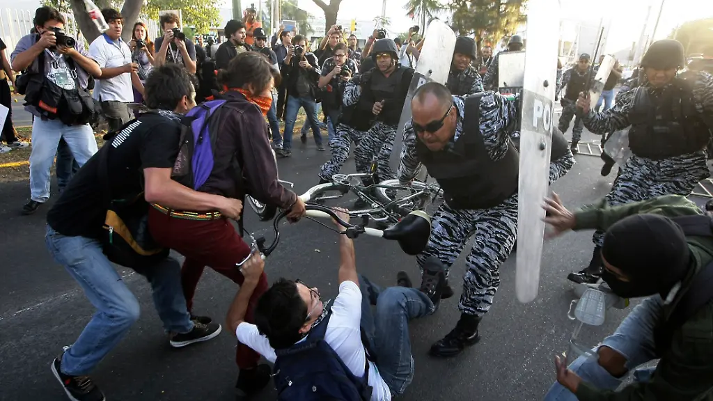 2012-12-02T040014Z-01-EGC16-RTRMDNP-3-MEXICO-PENANIETO-JPG1448642902095072228