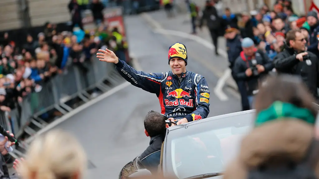 2012-12-01T124330Z-01-LEO04-RTRMDNP-3-MOTOR-RACING-PRIX-JPG2476572127923363600