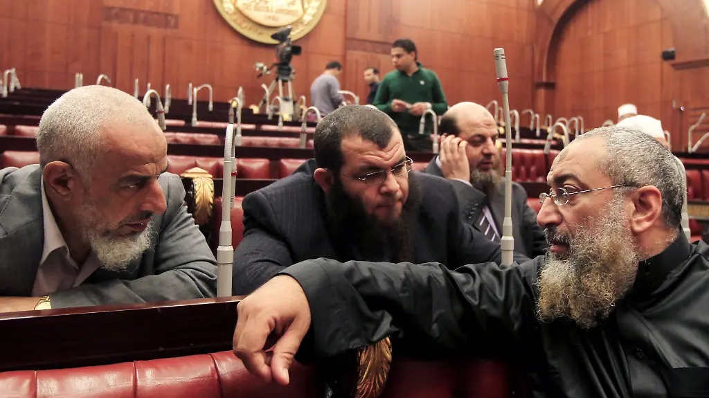 2012-11-29T155648Z-01-GHA013-RTRMDNP-3-EGYPT-CONSTITUTION-JPG5149777072192017376