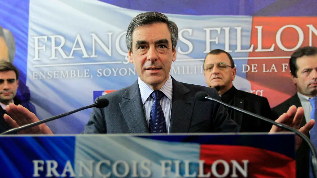 2012-11-27T132559Z-01-GFM111-RTRMDNP-3-FRANCE-CONSERVATIVES-JPG7810696231244751516