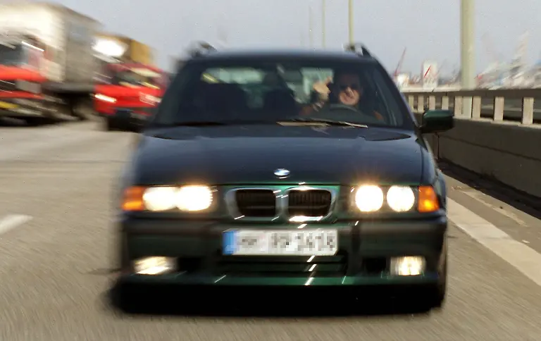 5881400