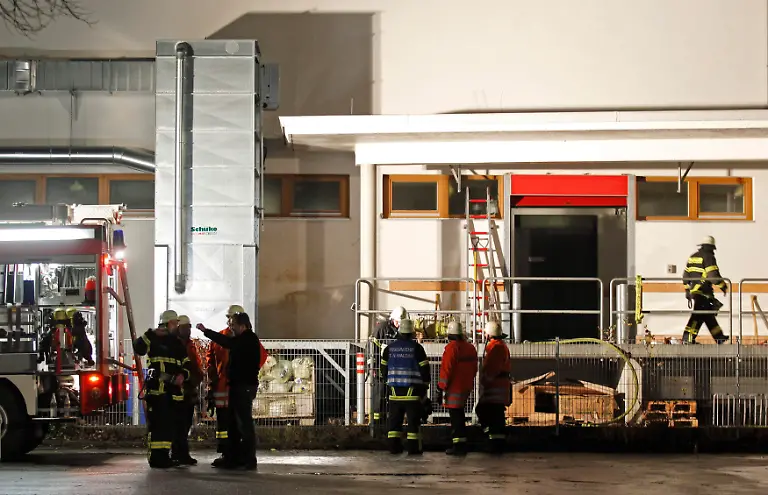 2012-11-26T180000Z-01-VAK03-RTRMDNP-3-GERMANY-FIRE-HANDICAPPED-JPG2788692656310828022