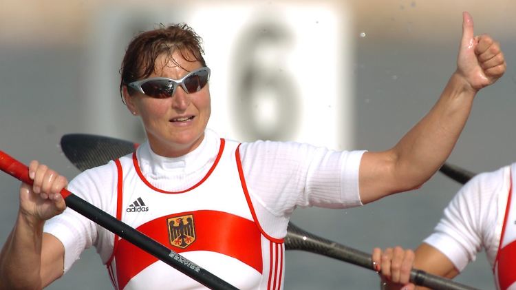 Kanutin Birgit Fischer im Deutschland-Vierer bei Olympia 2004 in Athen.