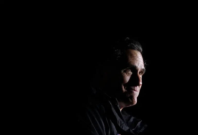 2012-11-05T004143Z-01-JEY943-RTRMDNP-3-USA-CAMPAIGN-JPG6249848997961892607