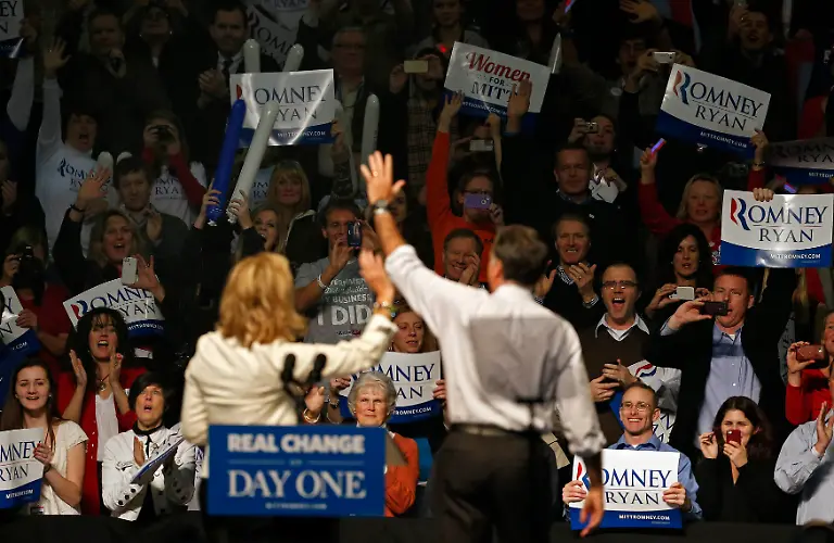 2012-11-06T044202Z-01-JEY947-RTRMDNP-3-USA-CAMPAIGN-JPG4130711429482205330