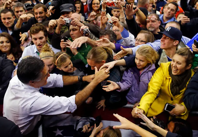 2012-11-06T053500Z-01-BKS67-RTRMDNP-3-USA-CAMPAIGN-ROMNEY-JPG6502523690973293920