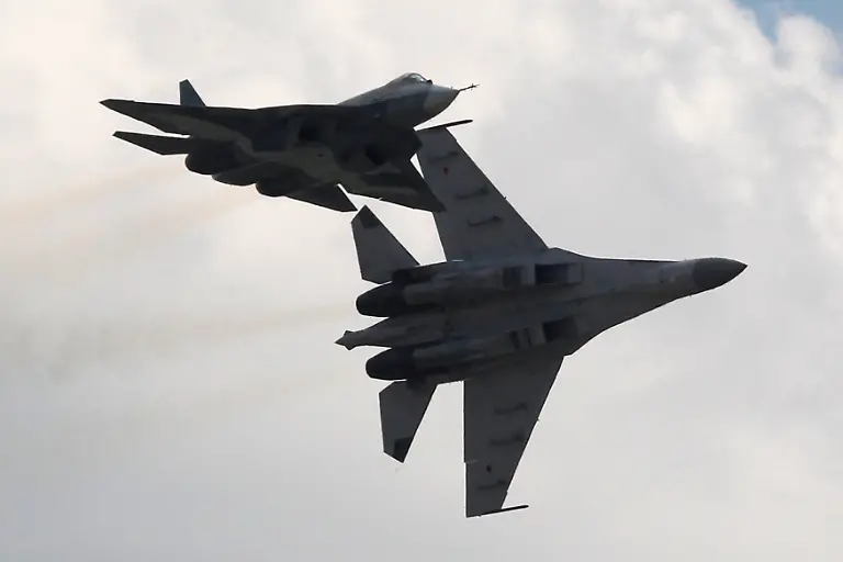 A-T-50-L-and-a-Su-35-fighter-perform-during-the-MAKS-International-Aviation-and-Space-Salon-in-Zhukovsky-outside-Moscow-August-19-2011