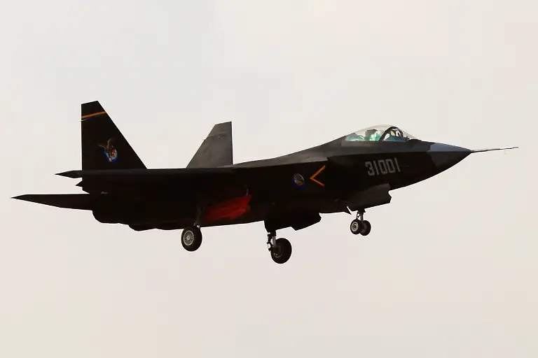 2012-11-02T065811Z-01-PEK10-RTRMDNP-3-CHINA-MILITARY-STEALTH-JPG2025613978071195538