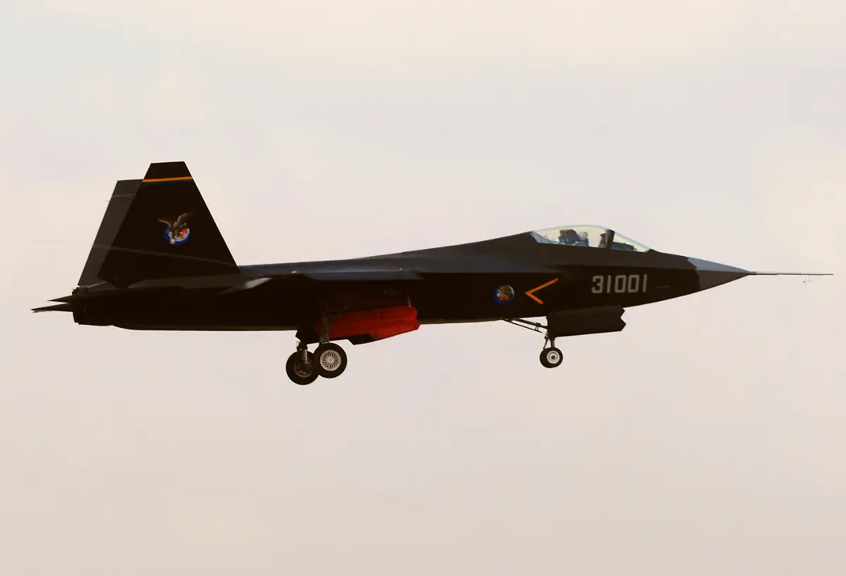 2012-11-02T065911Z-01-PEK09-RTRMDNP-3-CHINA-MILITARY-STEALTH-JPG1391953418535094092