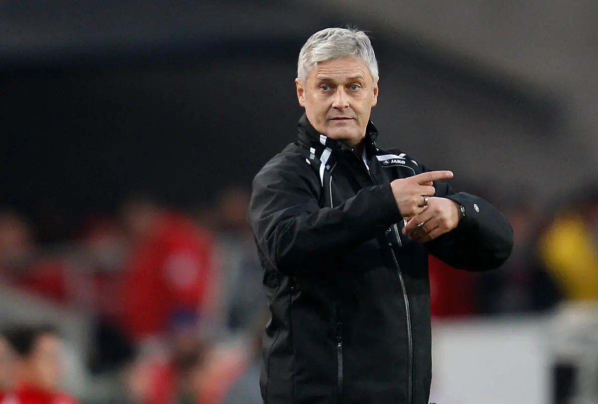 2012-10-28T164319Z-01-NIL14-RTRMDNP-3-SOCCER-GERMANY-JPG1455261340217423761