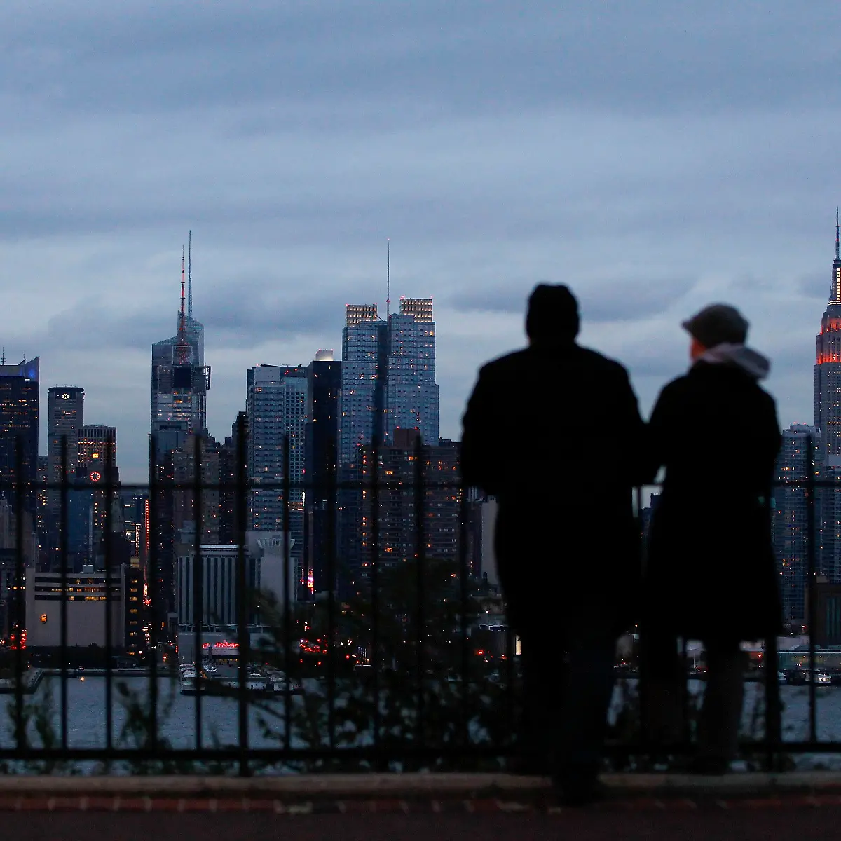2012-11-02T003650Z-01-HOB08-RTRMDNP-3-STORM-SANDY-JPG4573656591289272808