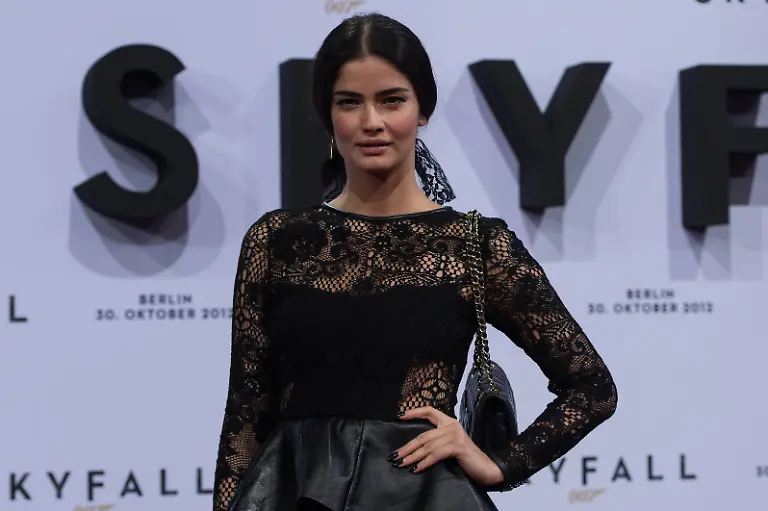 DI30418-20121030-jpg958713525196819584