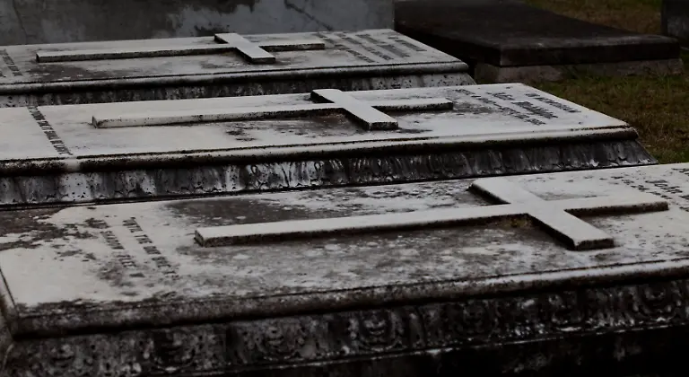 2012-10-31T180407Z-01-RH11-RTRMDNP-3-HALLOWEEN-CEMETERY-JPG1157949631156319648