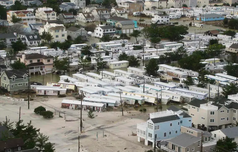 2012-10-30T205543Z-01-TOR631R-RTRMDNP-3-STORM-SANDY-JPG2856991295257326999