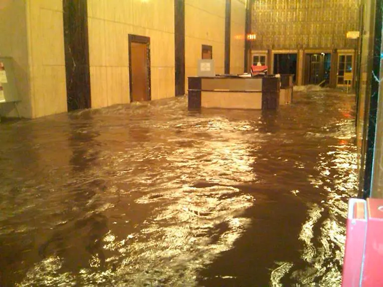 2012-10-30T171505Z-01-TOR401-RTRMDNP-3-STORM-SANDY-JPG8667371135288980618