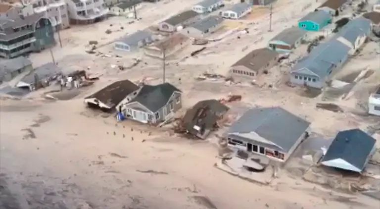 2012-10-30T184218Z-01-TOR663-RTRMDNP-3-STORM-SANDY-JPG8995879196934610793