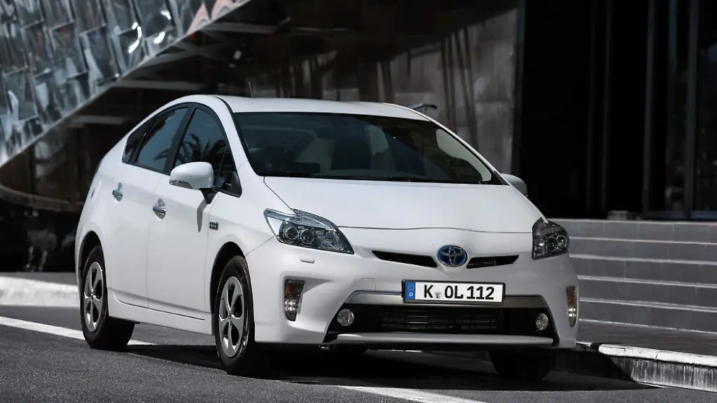 PRIUS-PLUG-IN-HYBRID-30102012
