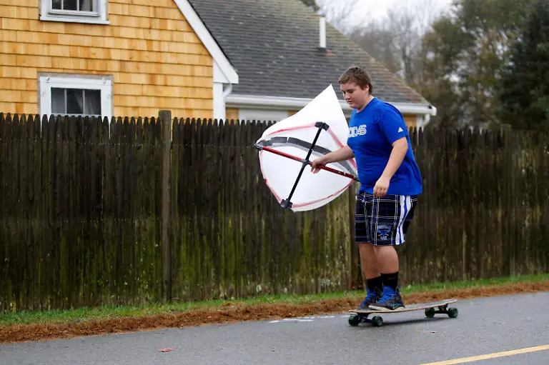 2012-10-29T191000Z-01-BOS209-RTRMDNP-3-STORM-SANDY-JPG3850720108934971356