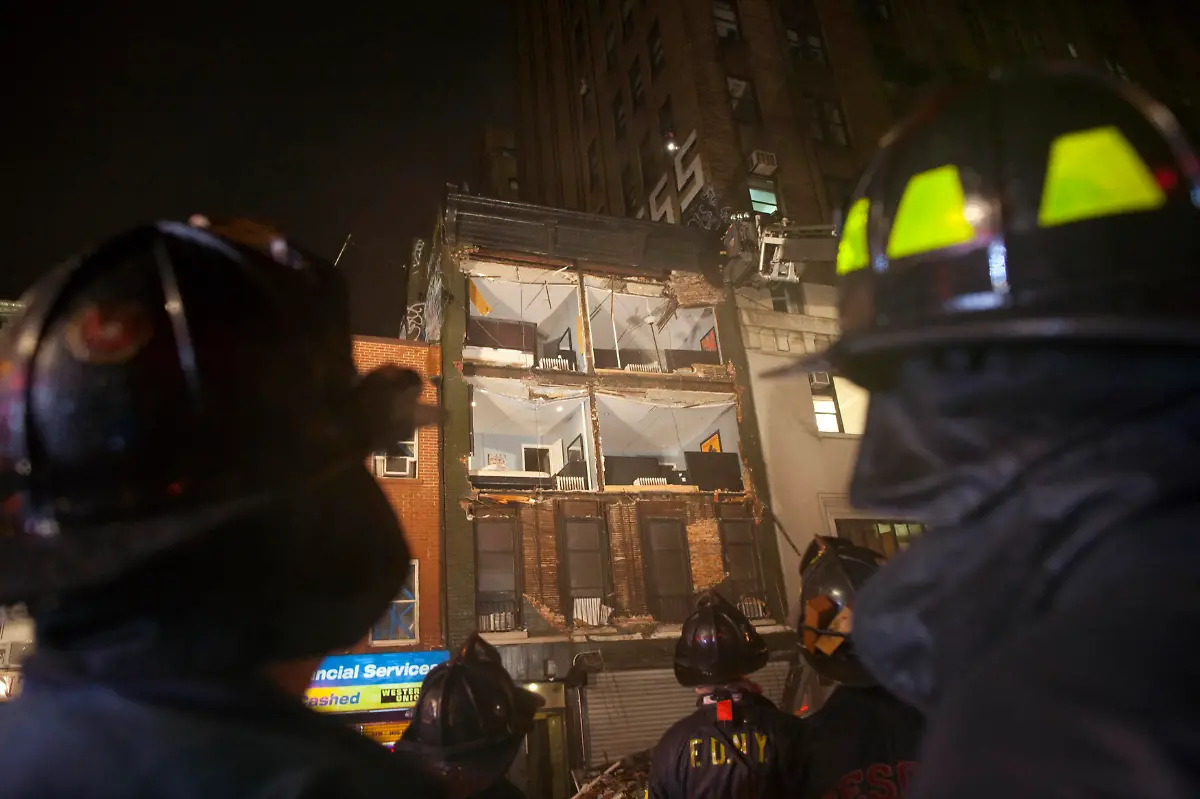 2012-10-29T235634Z-01-NYK702-RTRMDNP-3-STORM-SANDY-JPG4108676761022209185