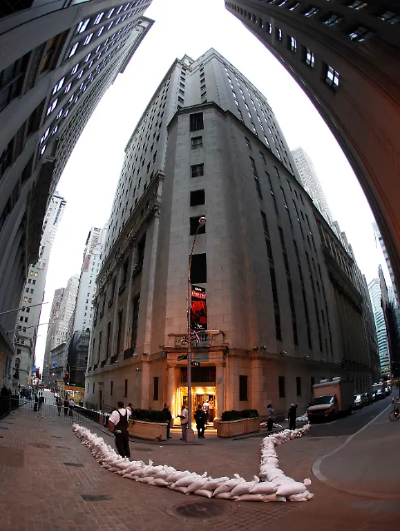 2012-10-28T220548Z-01-NYC304-RTRMDNP-3-USA-JPG6857146837987989721