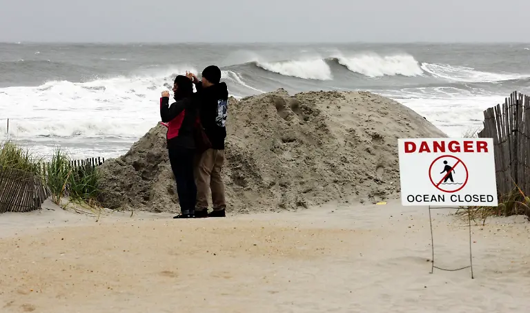 2012-10-28T172007Z-01-TM112-RTRMDNP-3-STORM-SANDY-HURRICANE-JPG4558883855950127561