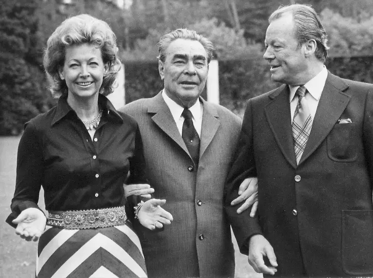 Breschnew-Brandts-Park-der-Kanzlervilla-200573