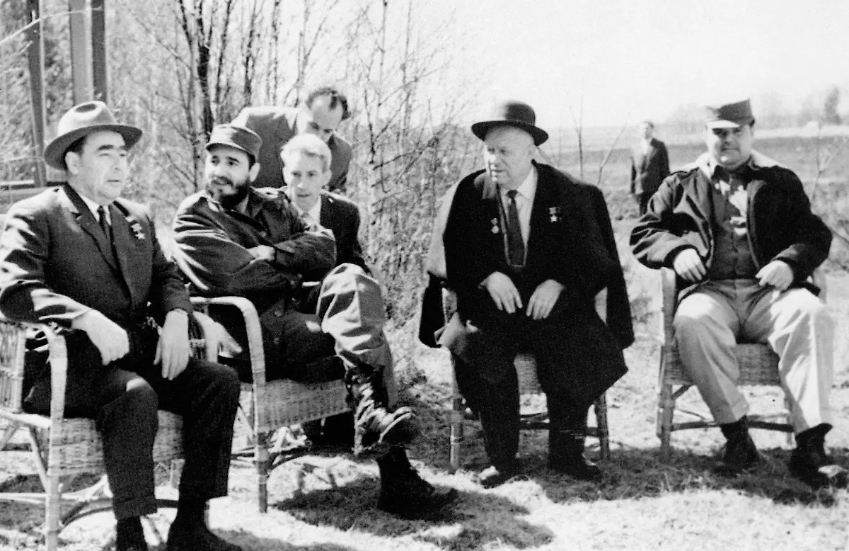 Breschnew-Nikita-Castro-Moskau-300463